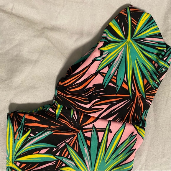 Kendall + Kylie palm print Bardot bikini top and pant, NWOT, Size 12/10 🌊 - Picture 11 of 12